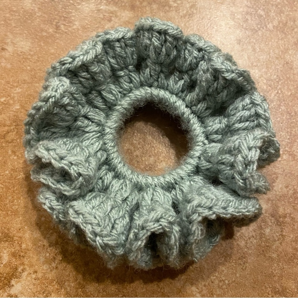 Crochet XL Scrunchie Color Light Forest Green